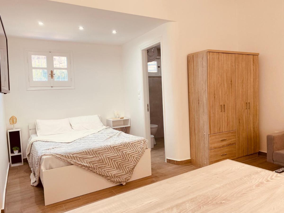 Louvros Luxury Suites Dassia  Bagian luar foto