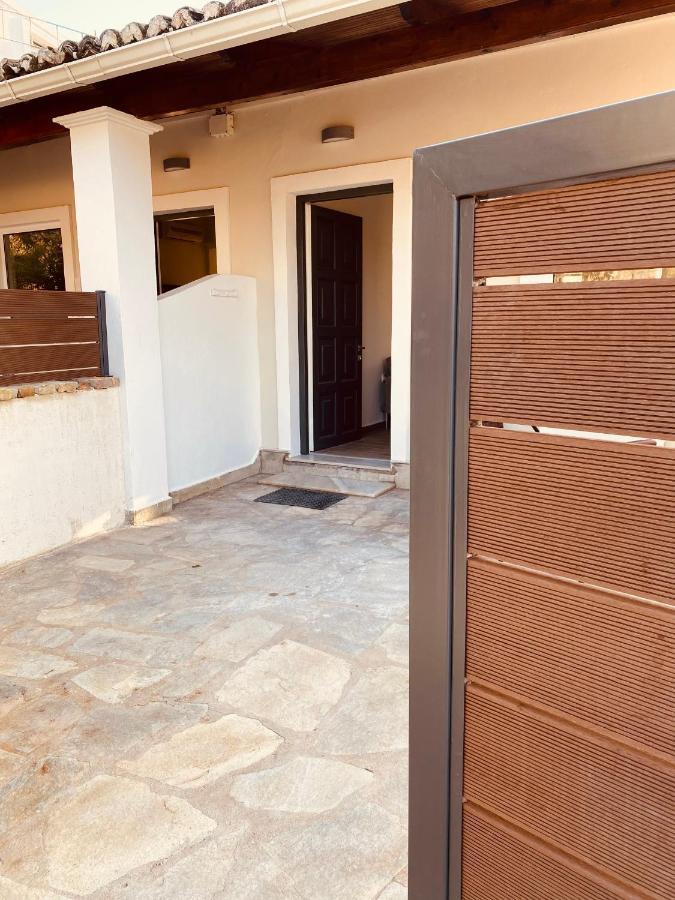 Louvros Luxury Suites Dassia  Bagian luar foto